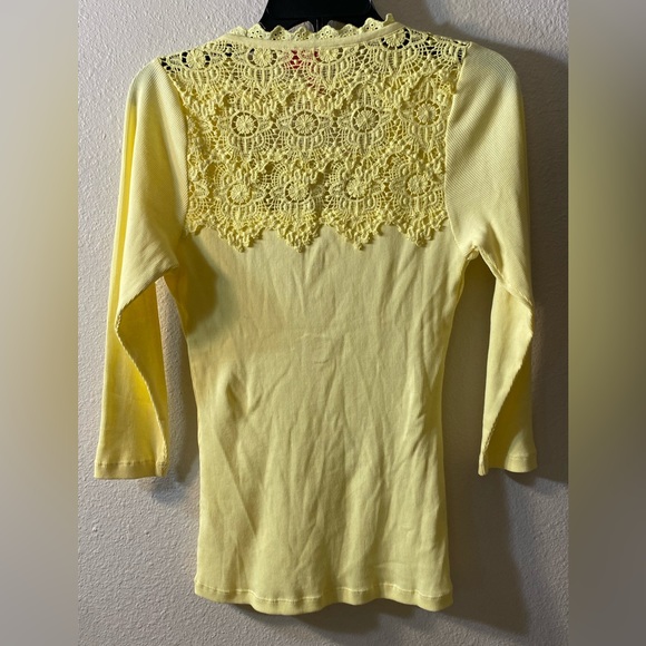 Sexy low cut, canary yellow snug fit top - Picture 5 of 5